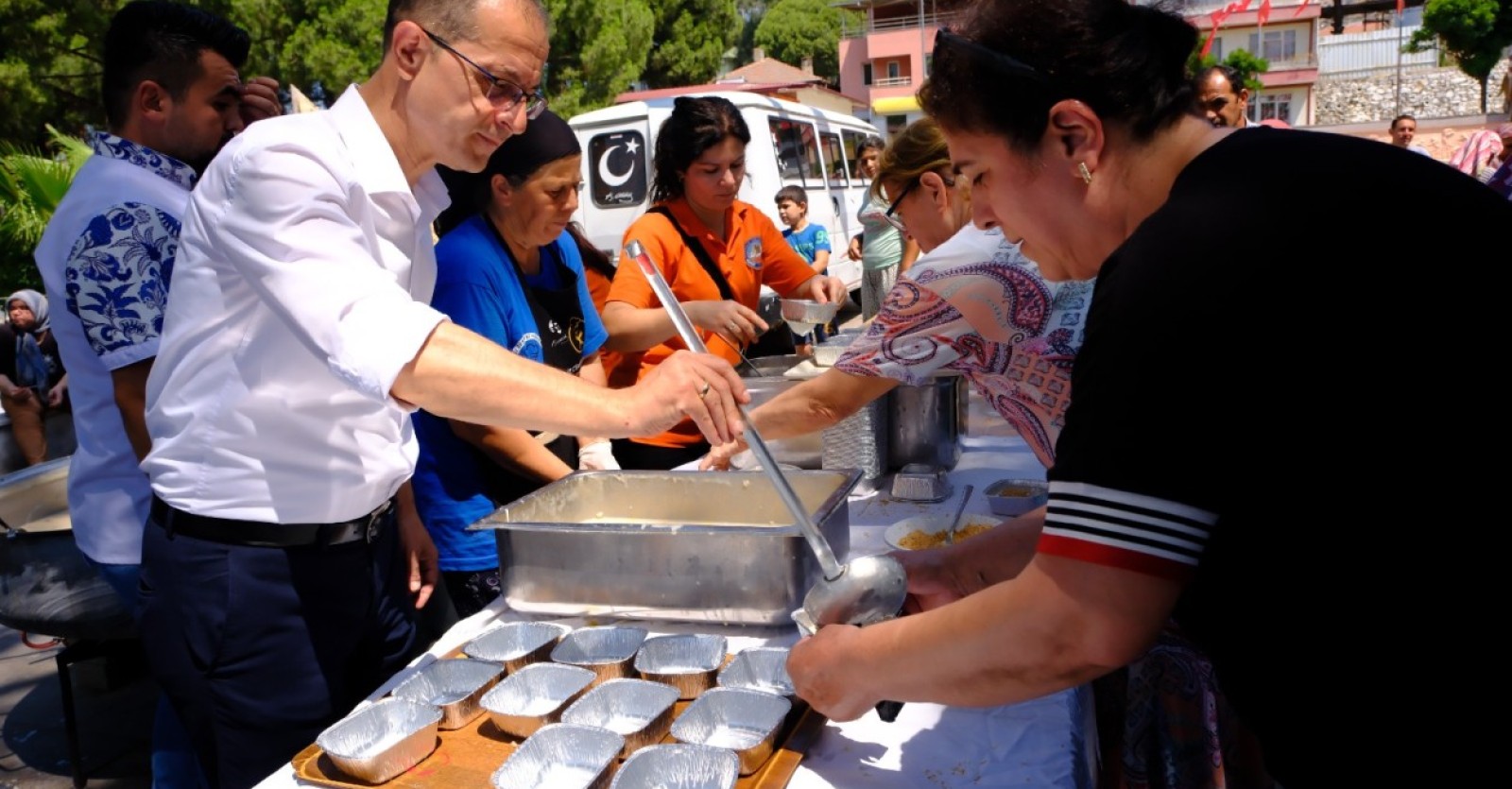 Kuyucak Belediyesi'nden aşure hayrı