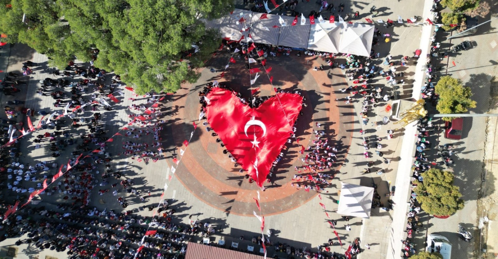 Kuyucak'ta coşku meydanlara sığmadı